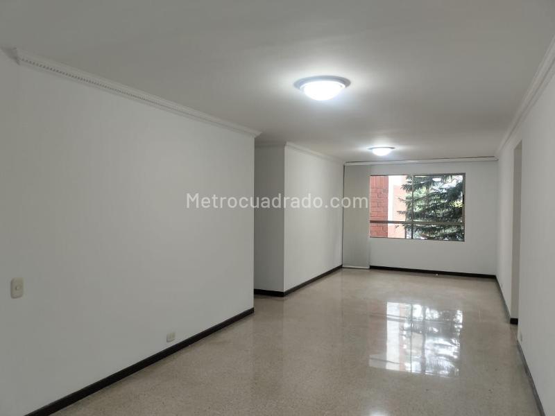 3BR Apartment in El Poblado with Marble Floors & Covered Parking - 3