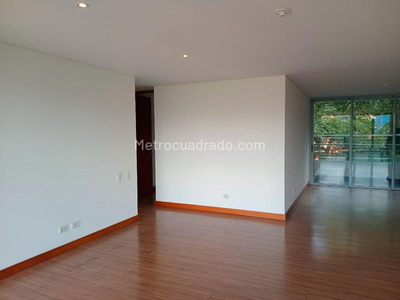 Apartamento de 2 Alcobas con 3 Baños en El Poblado - 4