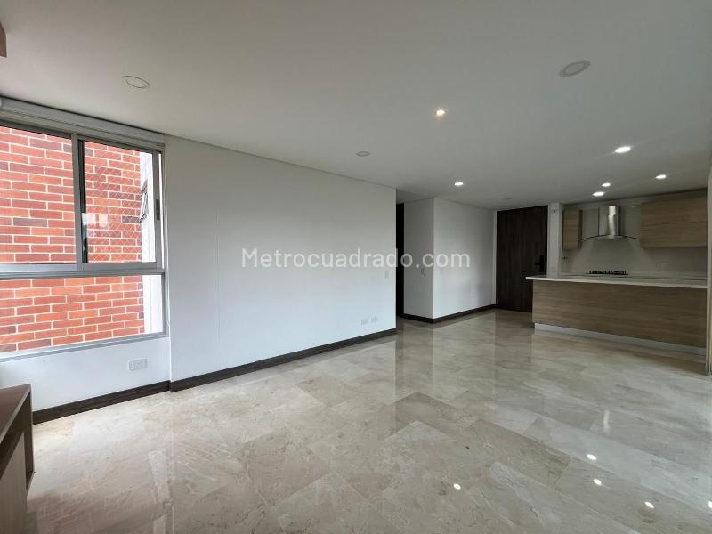 Apartamento de 3 Alcobas con Estudio y Parqueadero Cubierto en El Poblado - 3