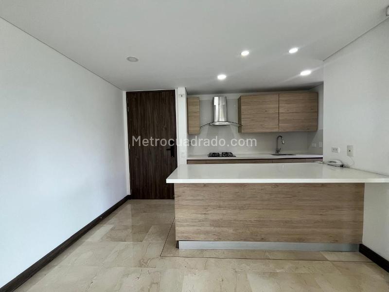 Apartamento de 3 Alcobas con Estudio y Parqueadero Cubierto en El Poblado - 4