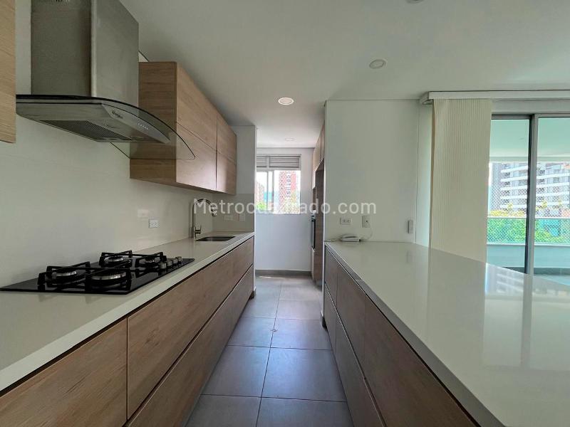 Apartamento de 3 Alcobas con Estudio y Parqueadero Cubierto en El Poblado - 5