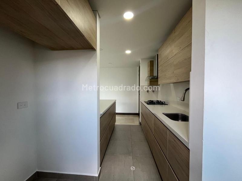 Apartamento de 3 Alcobas con Estudio y Parqueadero Cubierto en El Poblado - 6
