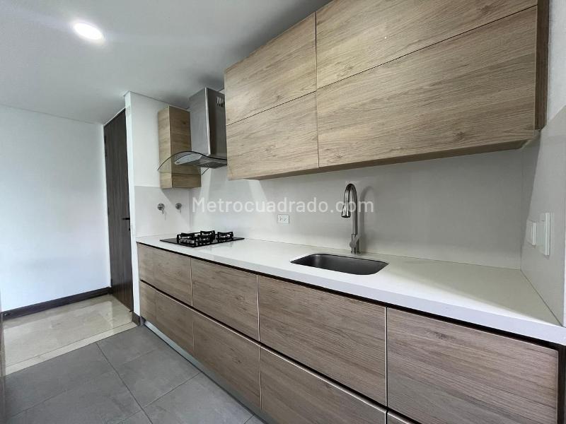 Apartamento de 3 Alcobas con Estudio y Parqueadero Cubierto en El Poblado - 8