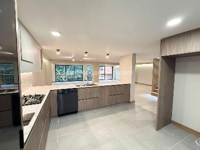 Casa de 3 alcobas en venta en El Poblado, Medellín, 615 m² · foto 5 de 20