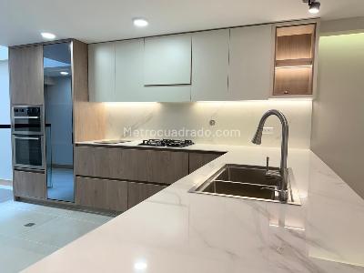 Casa de 3 alcobas en venta en El Poblado, Medellín, 615 m² · foto 6 de 20