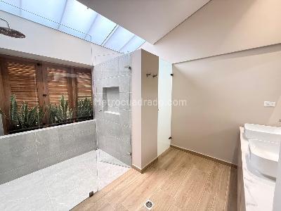 Casa de 3 alcobas en venta en El Poblado, Medellín, 615 m² · foto 19 de 20
