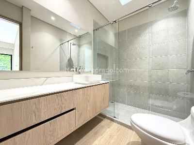 Casa de 3 alcobas en venta en El Poblado, Medellín, 615 m² · foto 20 de 20