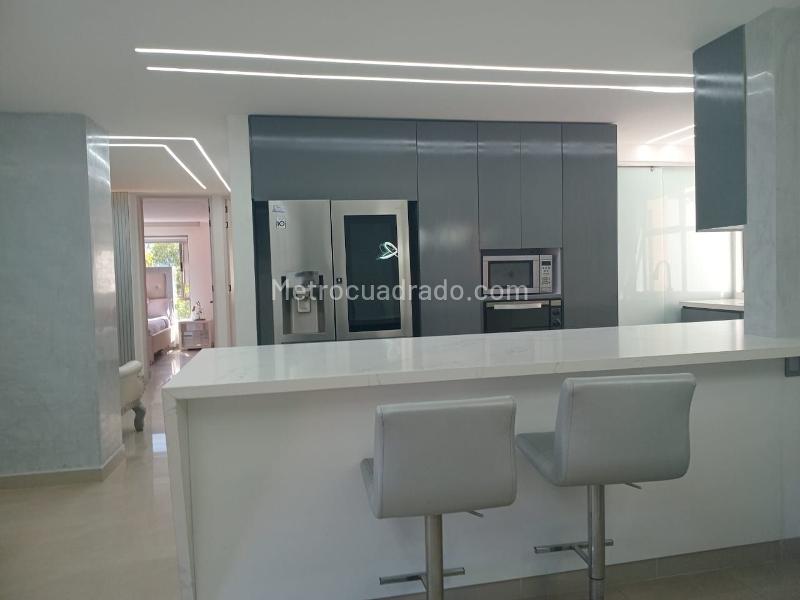 Modern 3BR Apartment in Quiet Area of El Poblado - 8