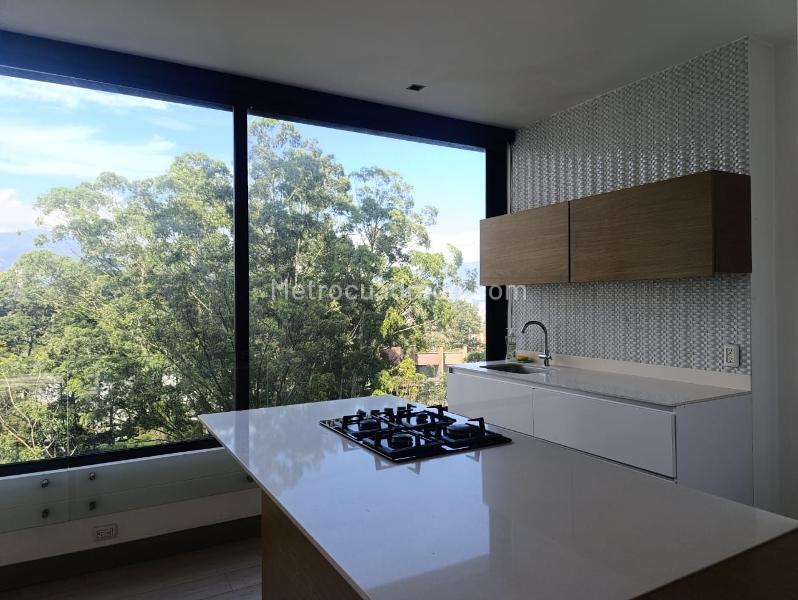 Cozy Studio Apartment in Quiet Area of El Poblado - 3