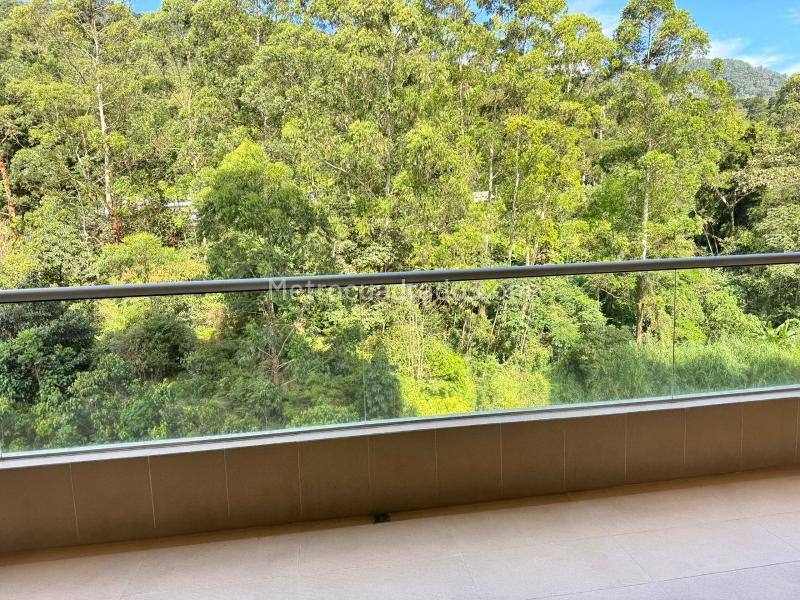 Apartamento de 2 Alcobas con 3 Baños en El Poblado - 2