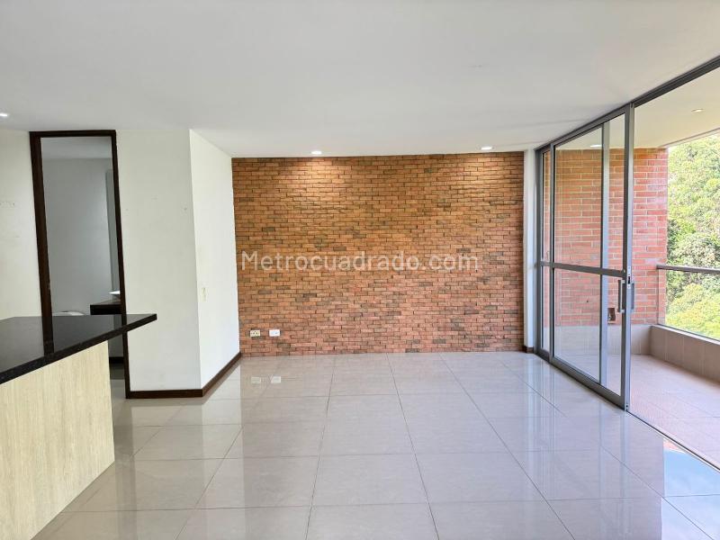 Apartamento de 2 Alcobas con 3 Baños en El Poblado - 4