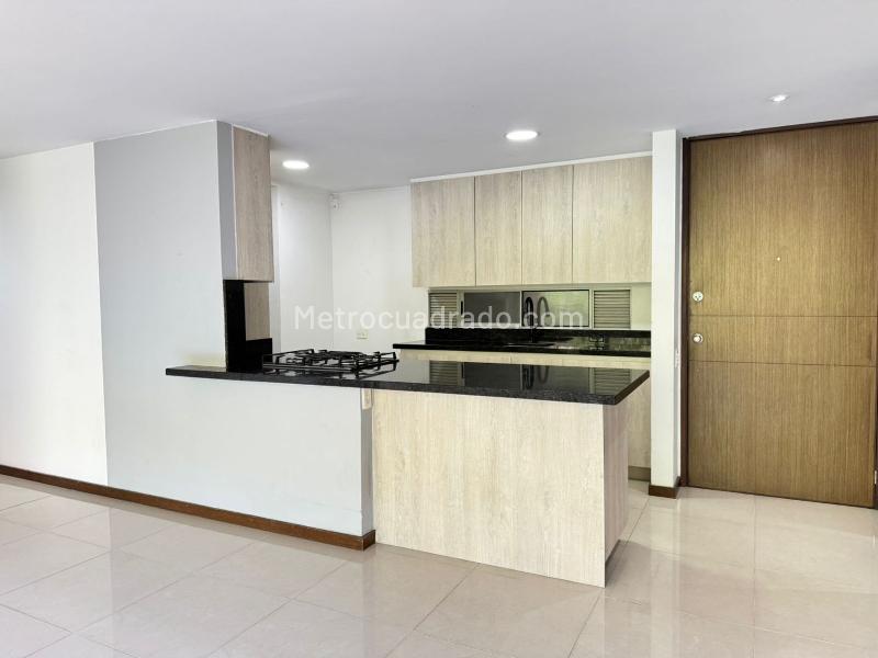 Apartamento de 2 Alcobas con 3 Baños en El Poblado - 7