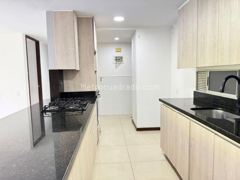 Apartamento de 2 Alcobas con 3 Baños en El Poblado - 8