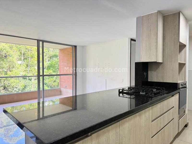 Apartamento de 2 Alcobas con 3 Baños en El Poblado - 9