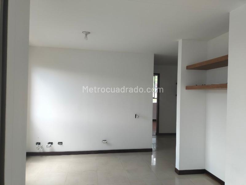 Apartamento de 2 Alcobas en El Poblado con Balcón y Parqueadero - 2