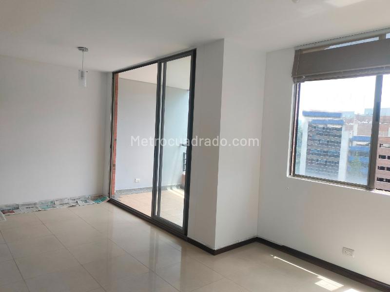 Apartamento de 2 Alcobas en El Poblado con Balcón y Parqueadero - 3