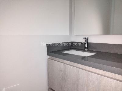 Apartamento de 2 alcobas en venta en El Poblado, Medellín, 104 m² · foto 14 de 17
