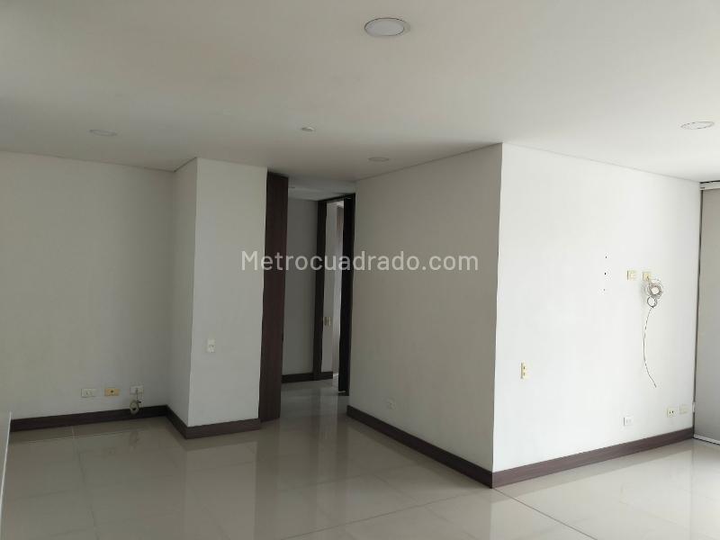 Apartamento Moderno de 3 Alcobas con Piscina en El Poblado - 3