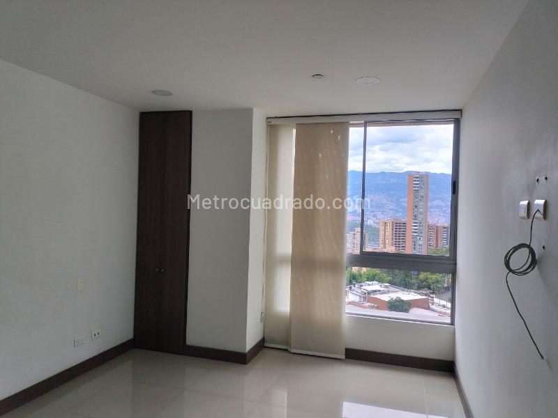 Apartamento Moderno de 3 Alcobas con Piscina en El Poblado - 9