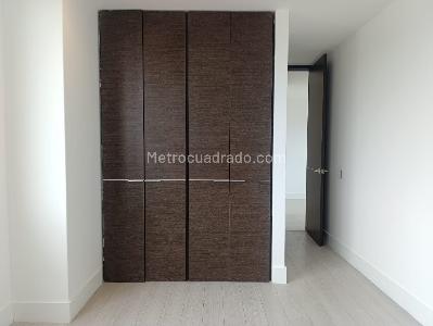 Apartamento de 3 alcobas en arriendo en El Castillo, Medellín, 180 m² · foto 12 de 18