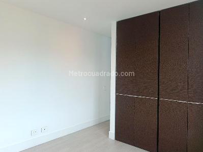 Apartamento de 3 alcobas en arriendo en El Castillo, Medellín, 180 m² · foto 14 de 18