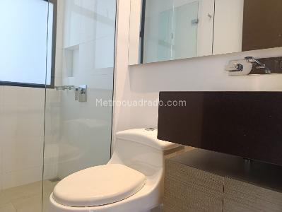 Apartamento de 3 alcobas en arriendo en El Castillo, Medellín, 180 m² · foto 17 de 18