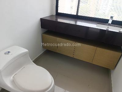 Apartamento de 3 alcobas en arriendo en El Castillo, Medellín, 180 m² · foto 18 de 18