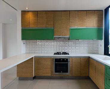 Apartamento de 3 alcobas en arriendo en El Castillo, Medellín, 180 m² · foto 4 de 18