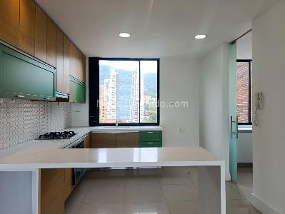 Apartamento de 3 alcobas en arriendo en El Castillo, Medellín, 180 m² · foto 6 de 18