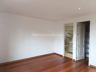 Apartamento de 2 alcobas en arriendo en El Poblado, Medellín, 131 m² · foto 10 de 19