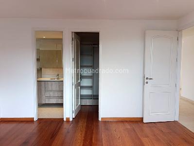 Apartamento de 2 alcobas en arriendo en El Poblado, Medellín, 131 m² · foto 13 de 19