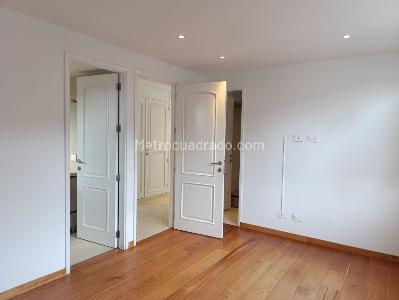 Apartamento de 2 alcobas en arriendo en El Poblado, Medellín, 131 m² · foto 15 de 19