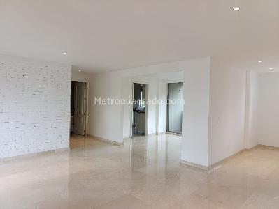 Apartamento de 2 alcobas en arriendo en El Poblado, Medellín, 131 m² · foto 2 de 19