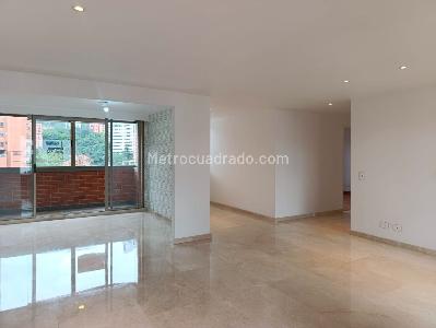 Apartamento de 2 alcobas en arriendo en El Poblado, Medellín, 131 m² · foto 3 de 19