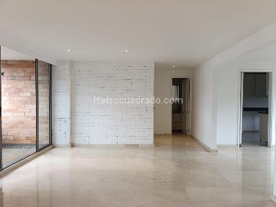 Apartamento de 2 alcobas en arriendo en El Poblado, Medellín, 131 m² · foto 6 de 19