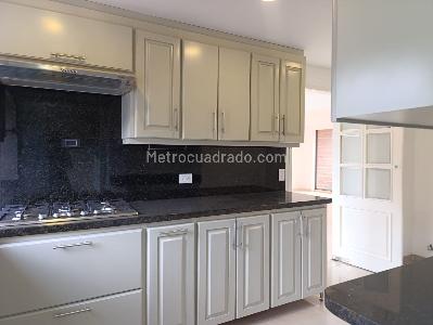 Apartamento de 2 alcobas en arriendo en El Poblado, Medellín, 131 m² · foto 8 de 19