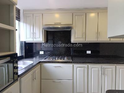 Apartamento de 2 alcobas en arriendo en El Poblado, Medellín, 131 m² · foto 9 de 19