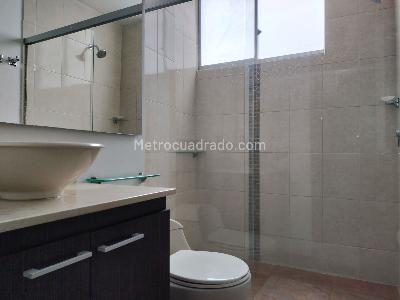 Apartamento de 3 alcobas en arriendo en El Poblado, Medellín, 128 m² · foto 18 de 19