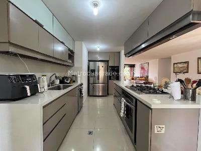 Apartamento de 4 alcobas en venta en El Poblado, Medellín, 218 m² · foto 10 de 20