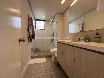 Apartamento de 4 alcobas en venta en El Poblado, Medellín, 218 m² · foto 18 de 20