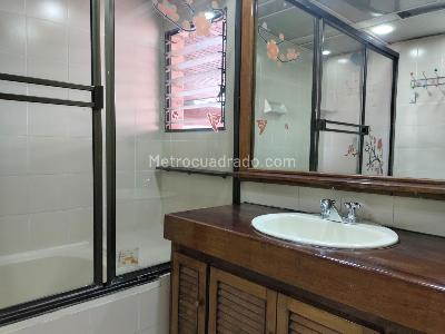 Apartamento de 2 alcobas en venta en El Poblado, Medellín, 160 m² · foto 15 de 17