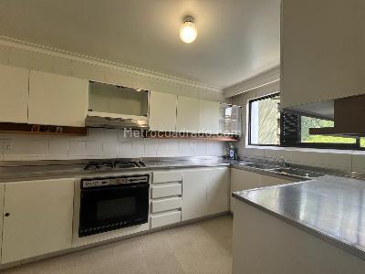 Apartamento de 3 alcobas en venta en El Poblado, Medellín, 195 m² · foto 8 de 19