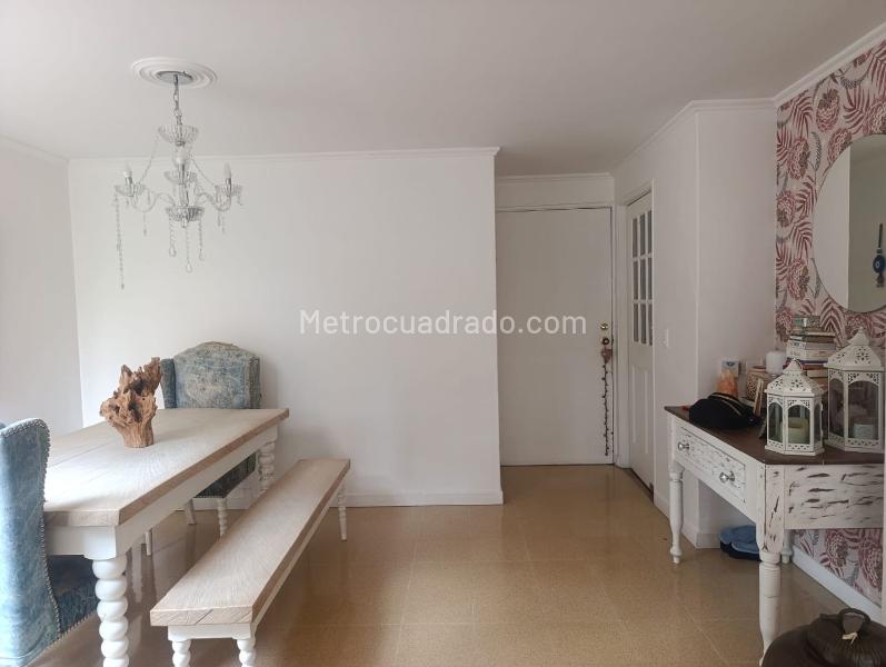 2BR Apartment with Terrace and Covered Linear Parking in El Poblado
