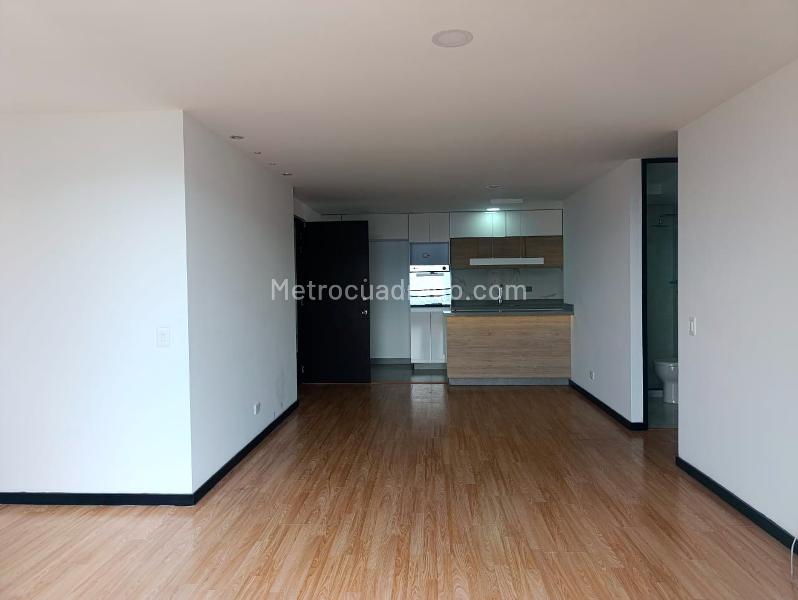 Apartamento de 3 Alcobas en El Poblado con Terraza y Parqueadero Cubierto - 2