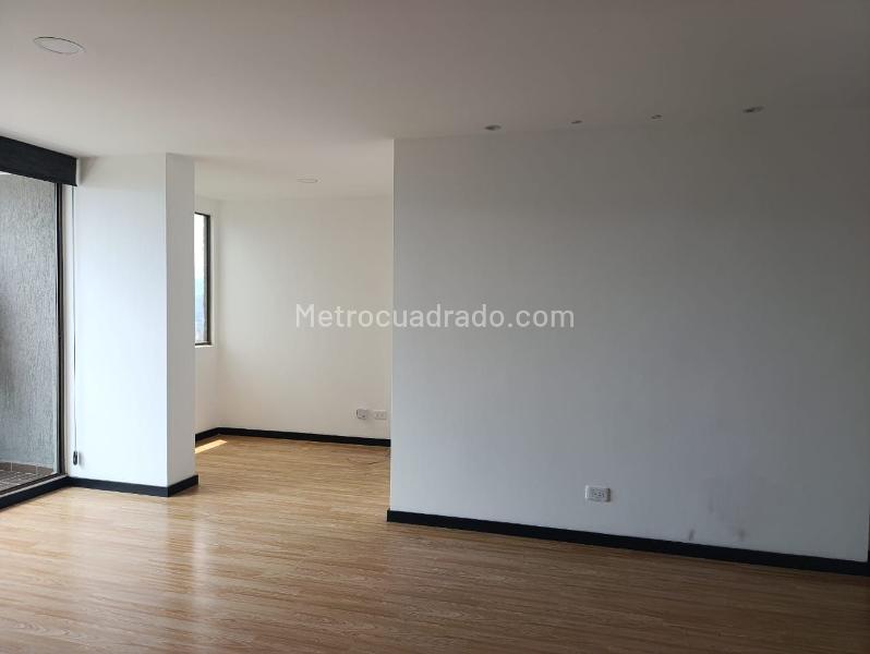 Apartamento de 3 Alcobas en El Poblado con Terraza y Parqueadero Cubierto - 3