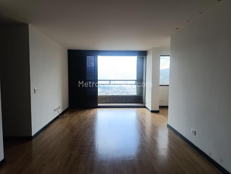 Apartamento de 3 Alcobas en El Poblado con Terraza y Parqueadero Cubierto - 4