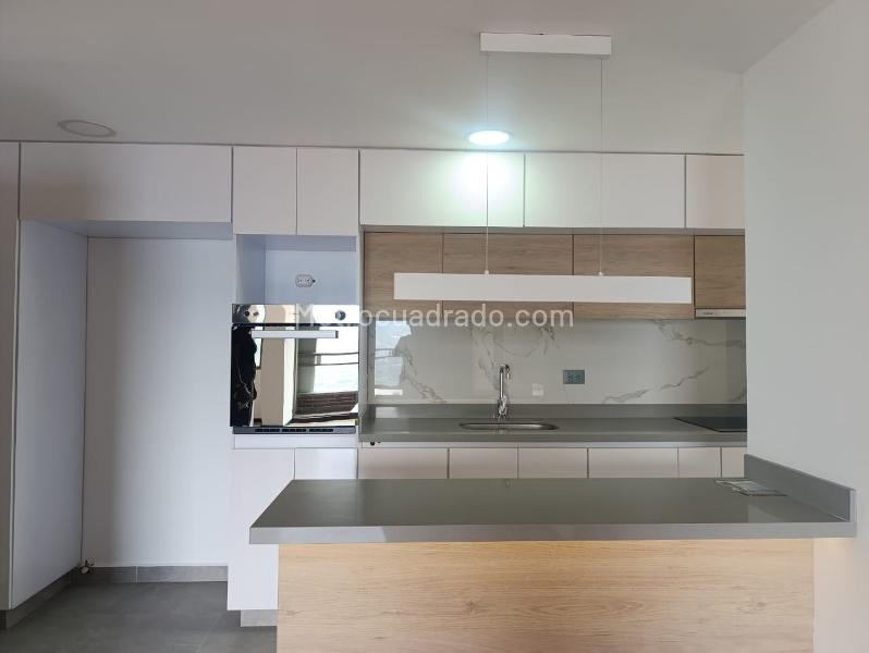 Apartamento de 3 Alcobas en El Poblado con Terraza y Parqueadero Cubierto - 7