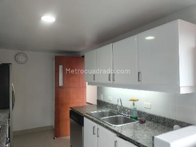 Apartamento de 3 alcobas en venta en El Poblado, Medellín, 142 m² · foto 7 de 18