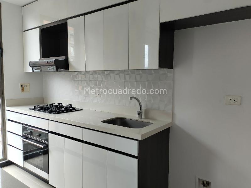 2BR Apartment with Balcony and Covered Parking in El Poblado - 5