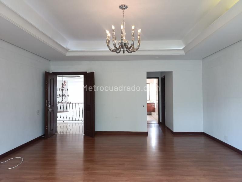Stylish 4BR House with Garden in El Poblado - 8